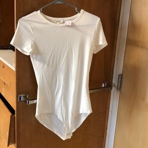 Short sleeve white bodysuit